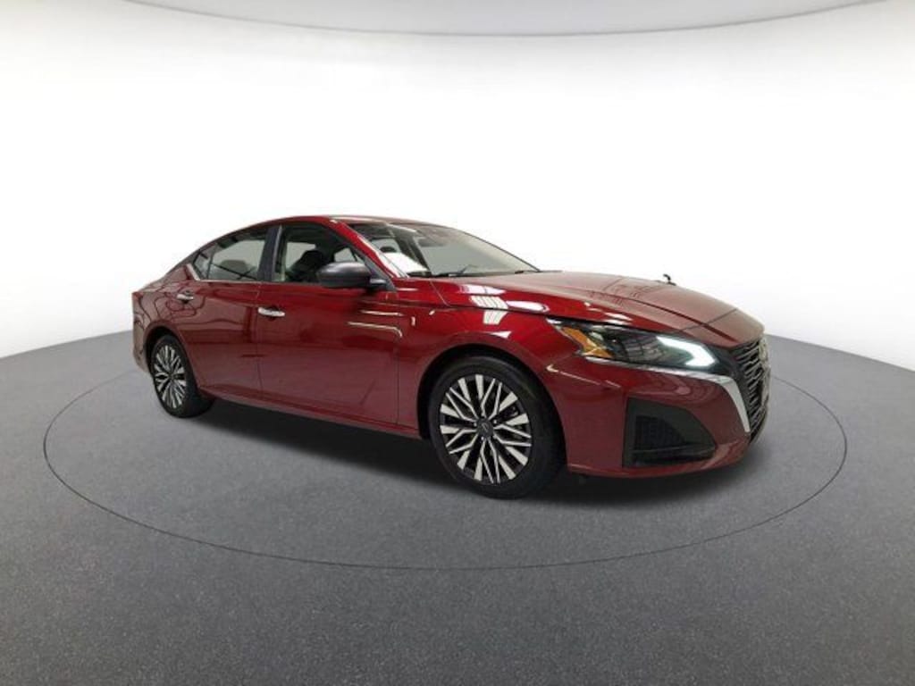 Used 2024 Nissan Altima 2.5 SV Sedan