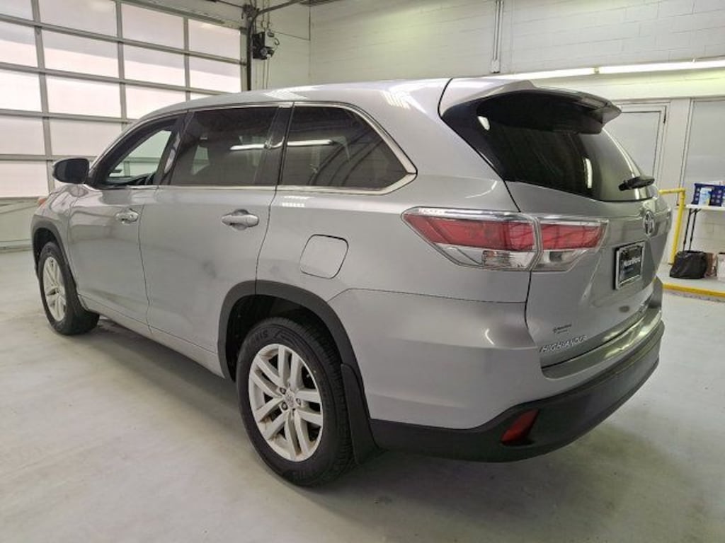 Used 2015 Toyota Highlander LE V6 SUV