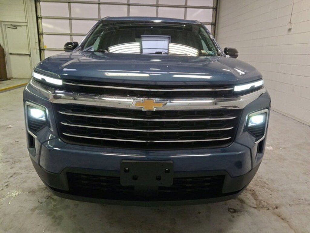 Used 2025 Chevrolet Traverse LT SUV
