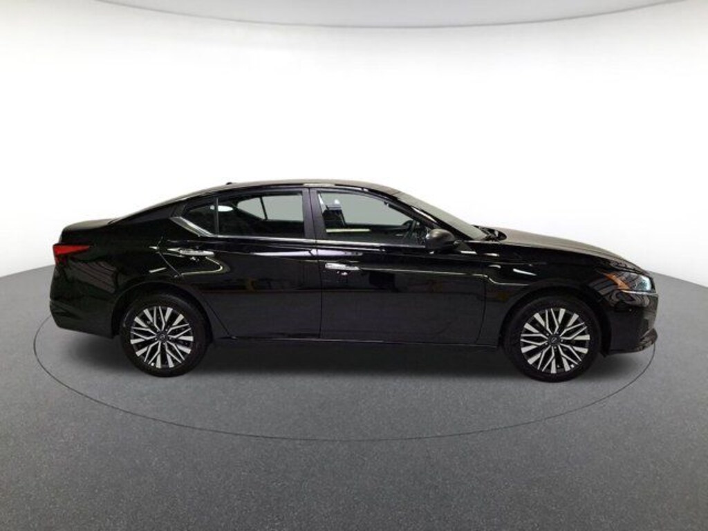 Used 2025 Nissan Altima 2.5 SV Sedan