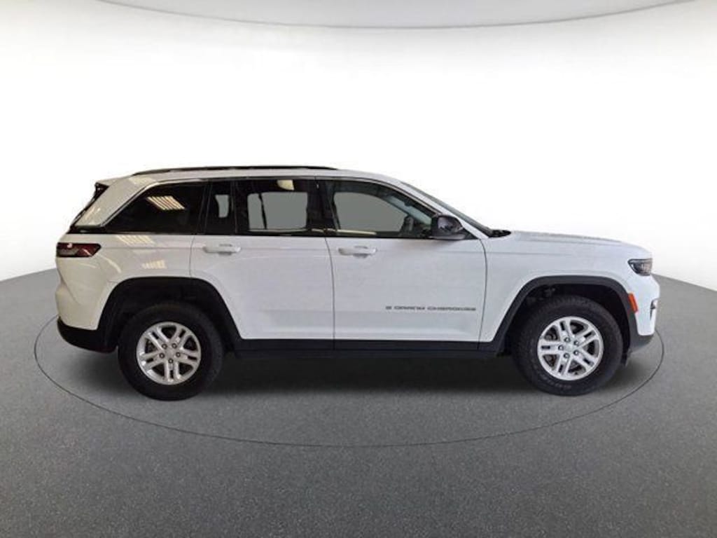Used 2023 Jeep Grand Cherokee Laredo SUV
