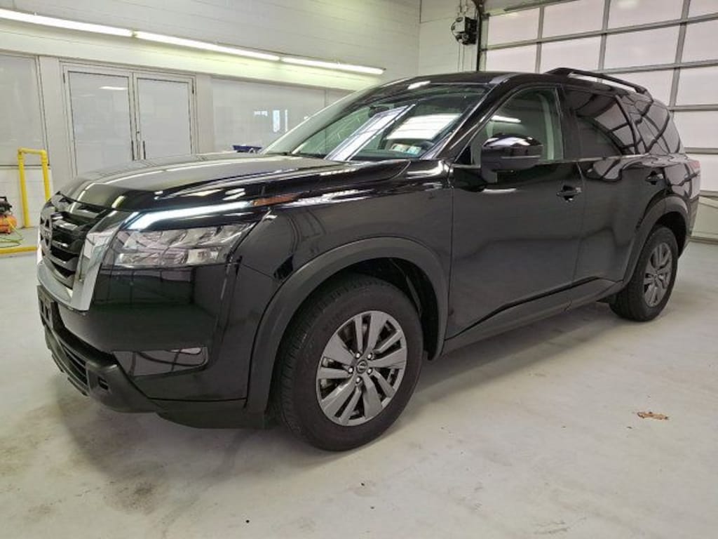 Used 2025 Nissan Pathfinder SV SUV