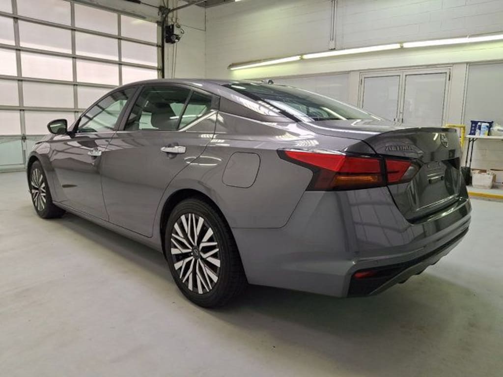 Used 2024 Nissan Altima 2.5 SV Sedan