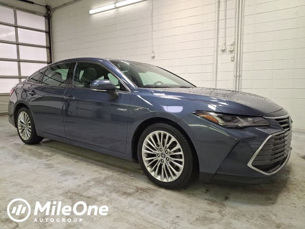 Used 2019 Toyota Avalon Hybrid Limited Sedan