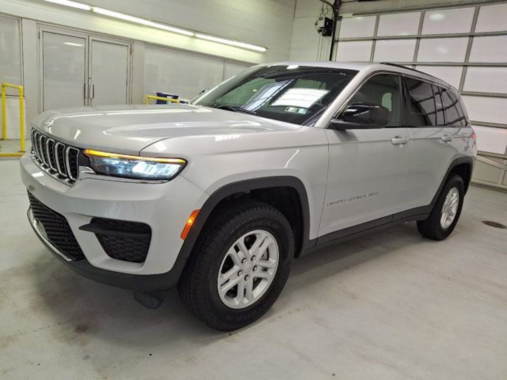 Used 2025 Jeep Grand Cherokee Laredo SUV