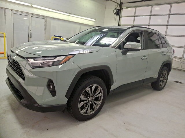 2022 Toyota RAV4 Hybrid XLE Premium photo 2