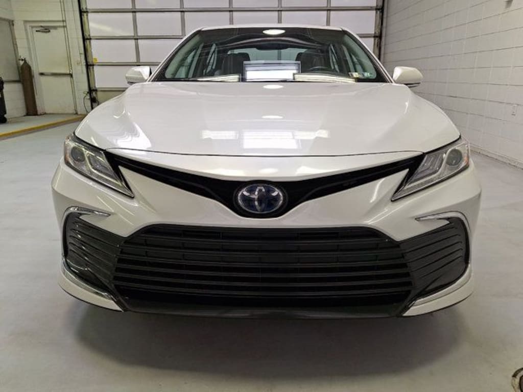 Used 2022 Toyota Camry Hybrid XLE Sedan