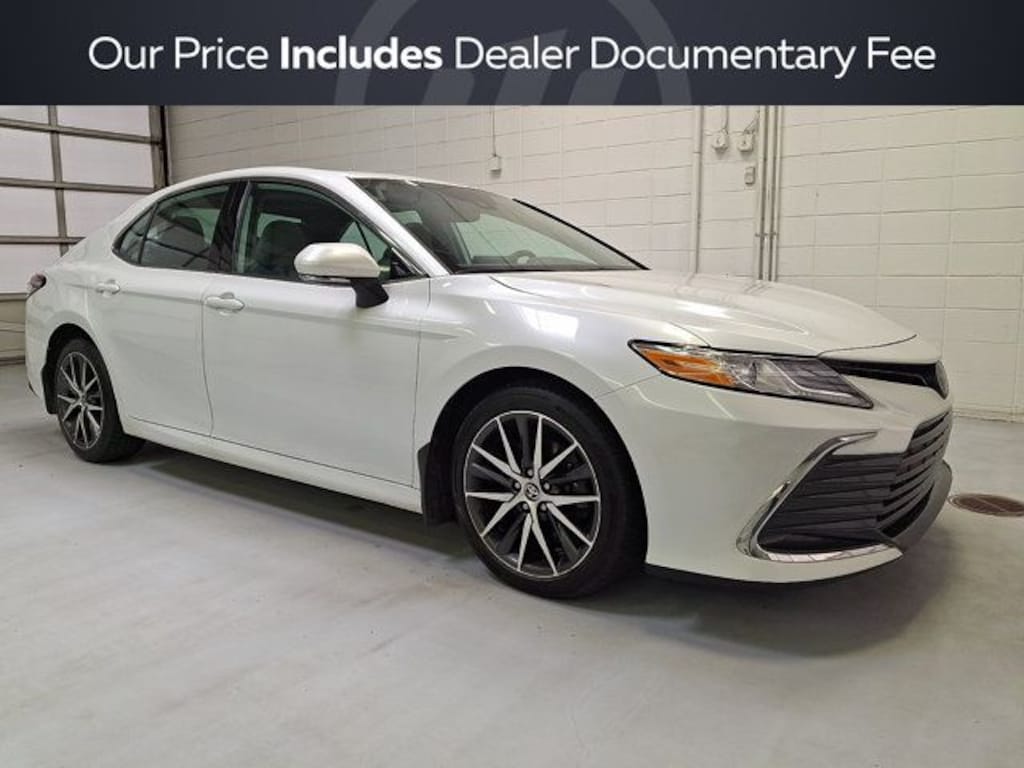 Used 2022 Toyota Camry Hybrid XLE Sedan