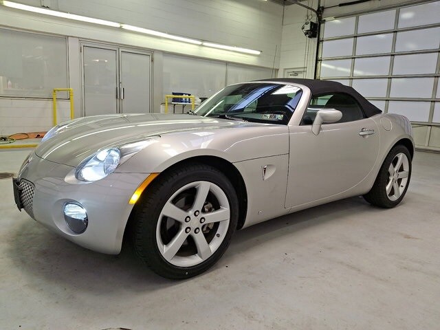 2008 Pontiac Solstice Base Convertible photo 3
