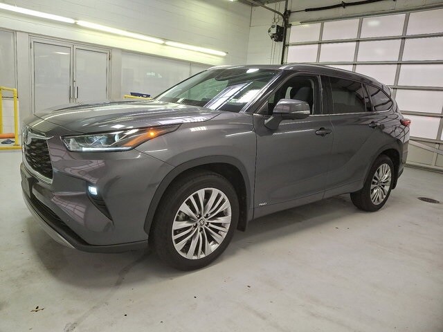 2024 Toyota Highlander Hybrid Platinum photo 2