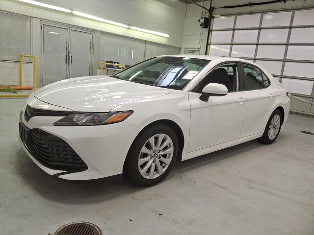 2020 Toyota Camry LE photo 3