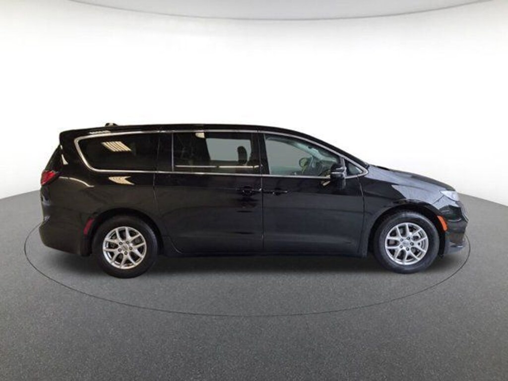 Used 2024 Chrysler Pacifica Touring L Minivan/Van