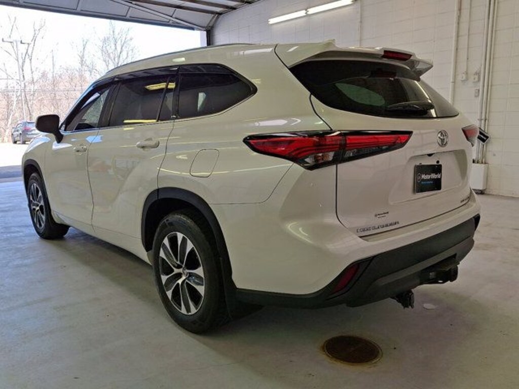 Used 2021 Toyota Highlander XLE SUV