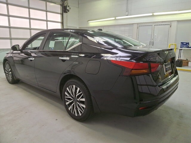 2023 Nissan Altima 2.5 SV photo 3