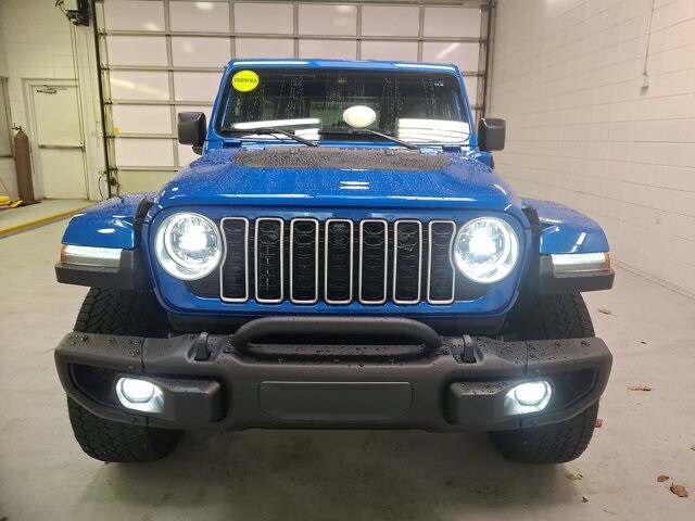 2025 Jeep Wrangler Sahara 4xe photo 2