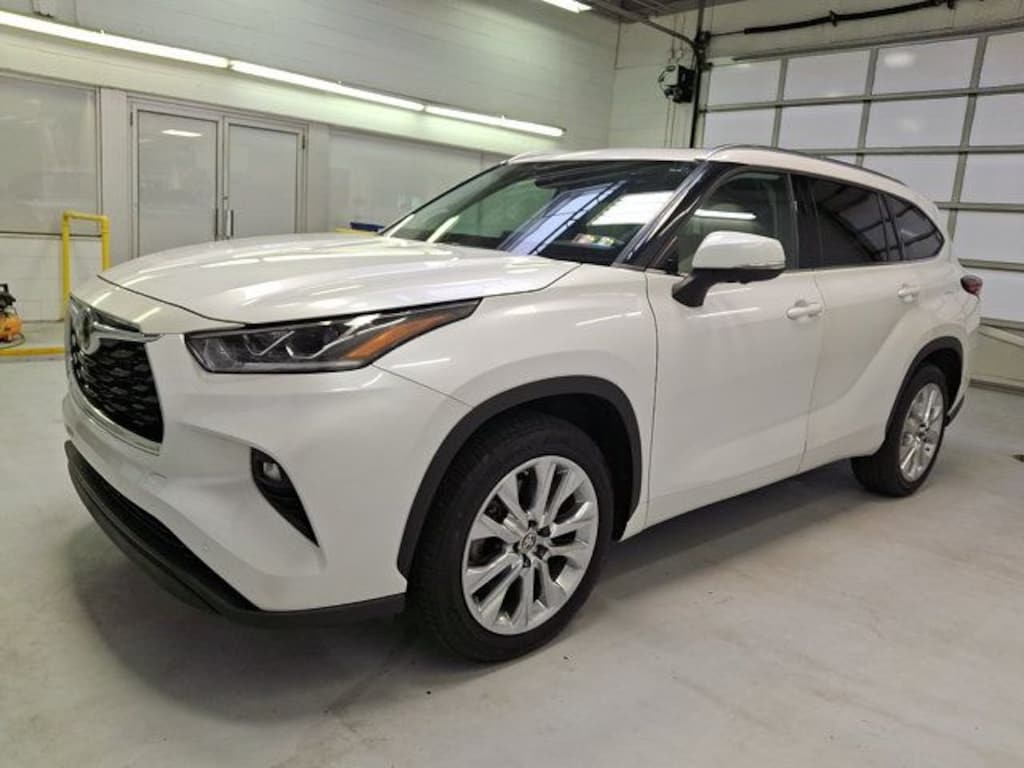 Used 2023 Toyota Highlander Limited SUV