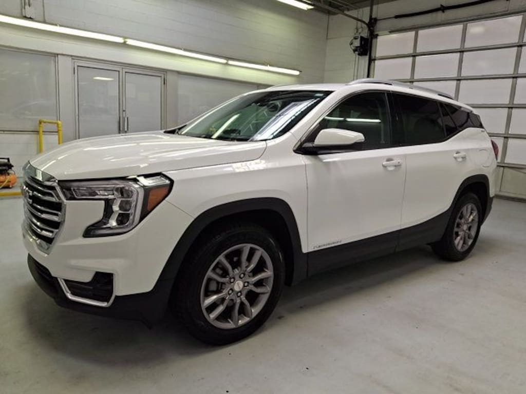 Used 2024 GMC Terrain SLT SUV