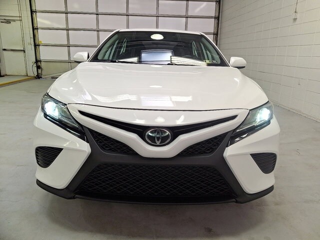 2020 Toyota Camry SE photo 2