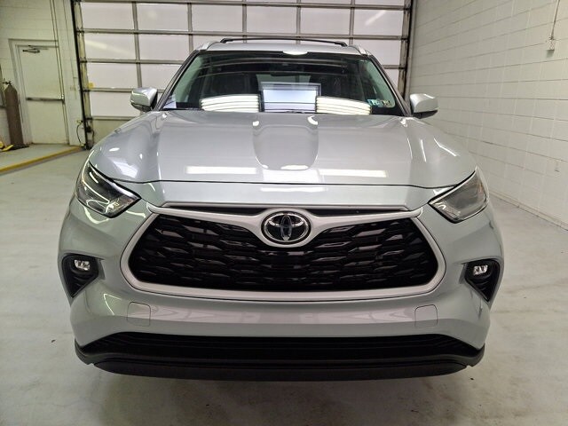 2022 Toyota Highlander XLE photo 2