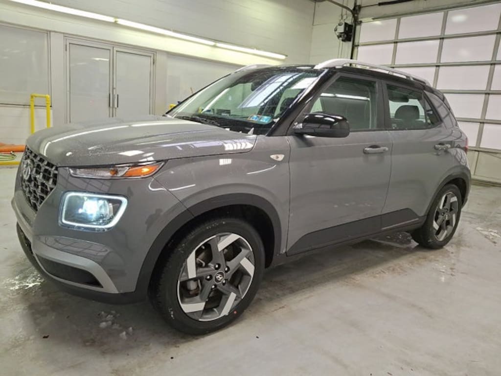 Used 2023 Hyundai Venue Limited SUV