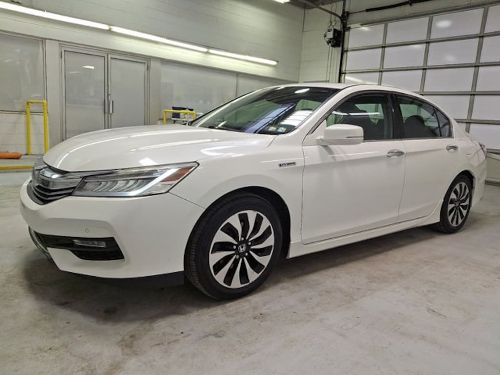 Used 2017 Honda Accord Hybrid Touring Sedan