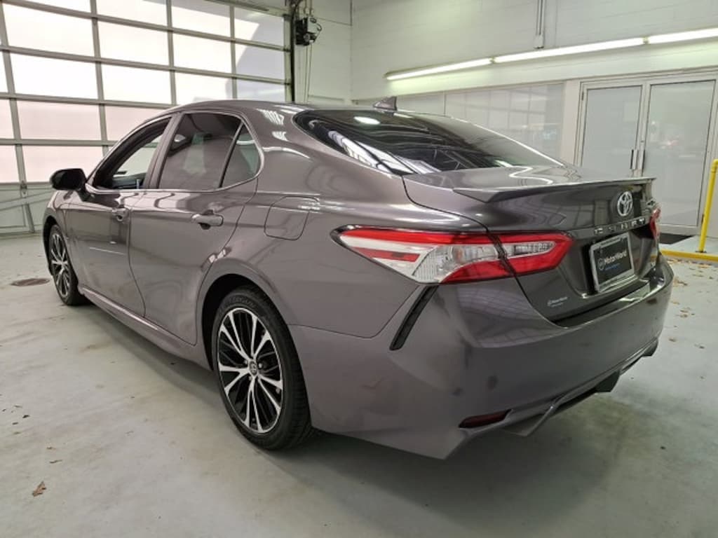 Used 2020 Toyota Camry SE Sedan