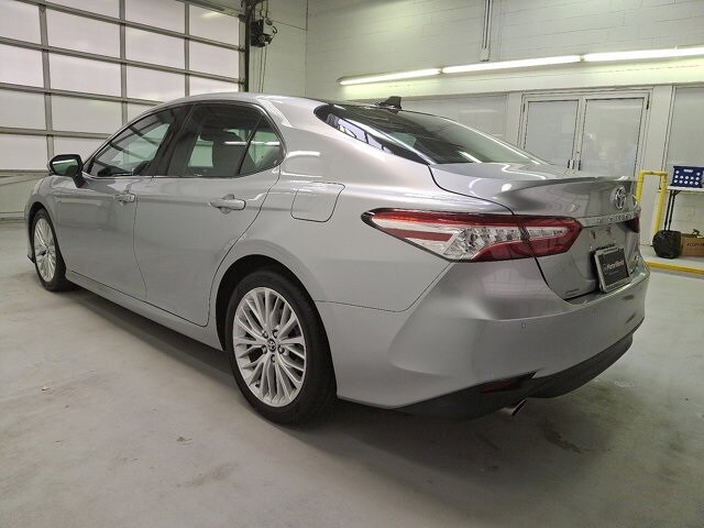 2018 Toyota Camry XLE photo 3