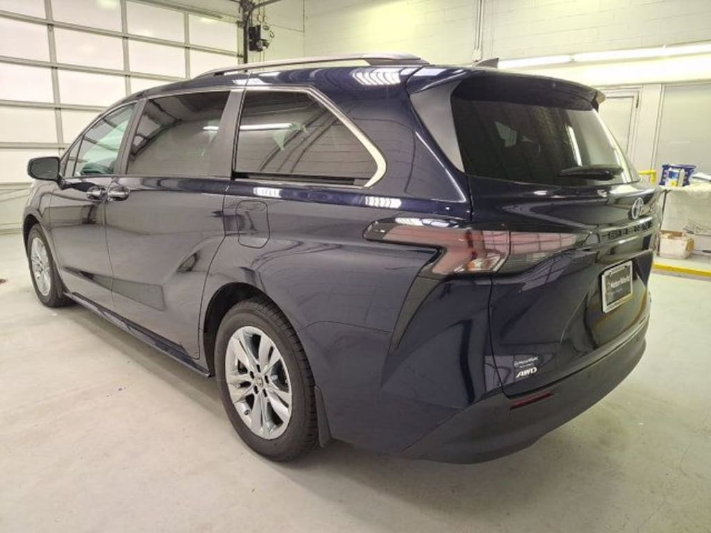 Used 2024 Toyota Sienna XLE Minivan/Van