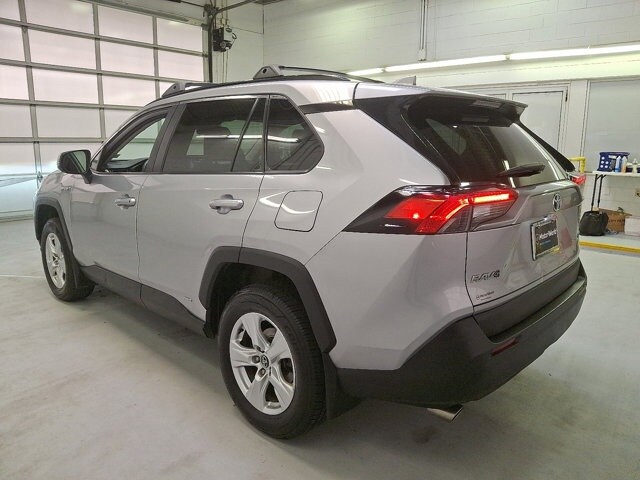 2020 Toyota RAV4 Hybrid XLE photo 4