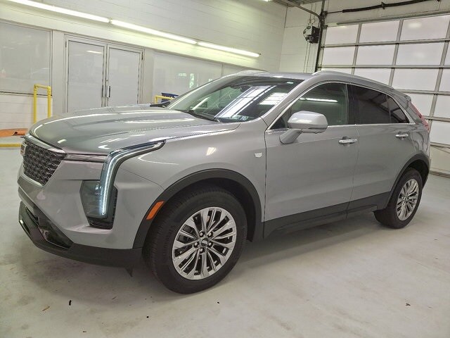2025 Cadillac XT4 Premium Luxury photo 2