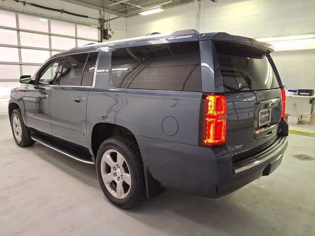 2019 Chevrolet Suburban Premier photo 2