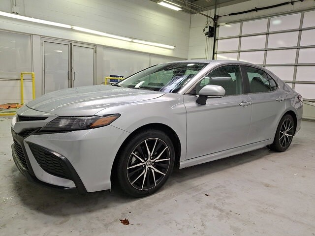 2024 Toyota Camry SE photo 3