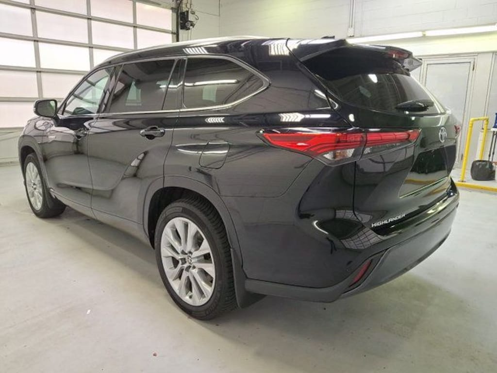 Used 2021 Toyota Highlander Hybrid Limited SUV