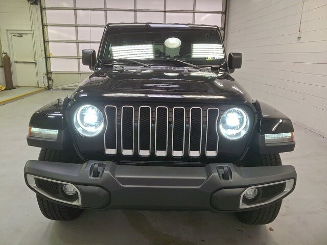 2023 Jeep Wrangler Sahara photo 2