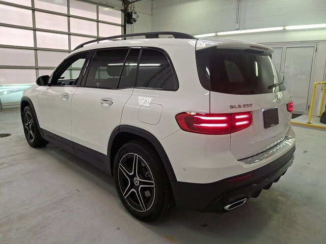 2025 Mercedes Benz GLB 250 4MATIC photo 4