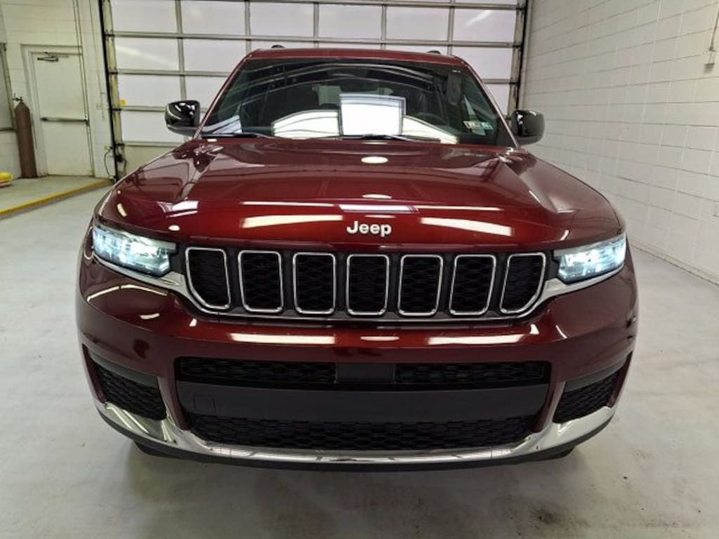 Used 2025 Jeep Grand Cherokee L Laredo SUV