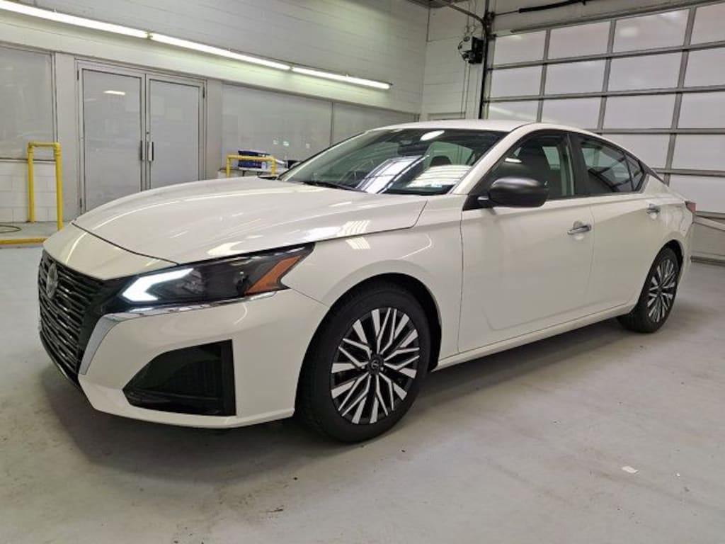 Used 2024 Nissan Altima 2.5 SV Sedan