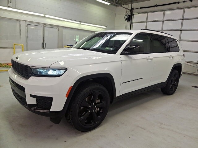 2022 Jeep Grand Cherokee Altitude photo 3
