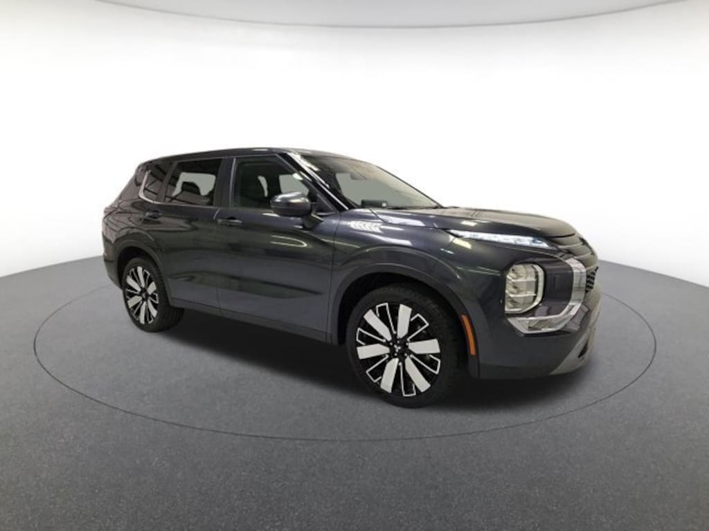Used 2025 Mitsubishi Outlander SE SUV
