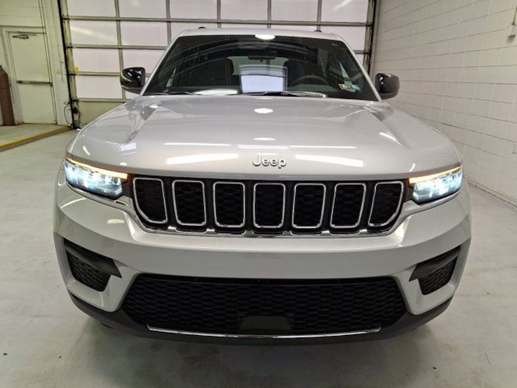 Used 2025 Jeep Grand Cherokee Laredo SUV