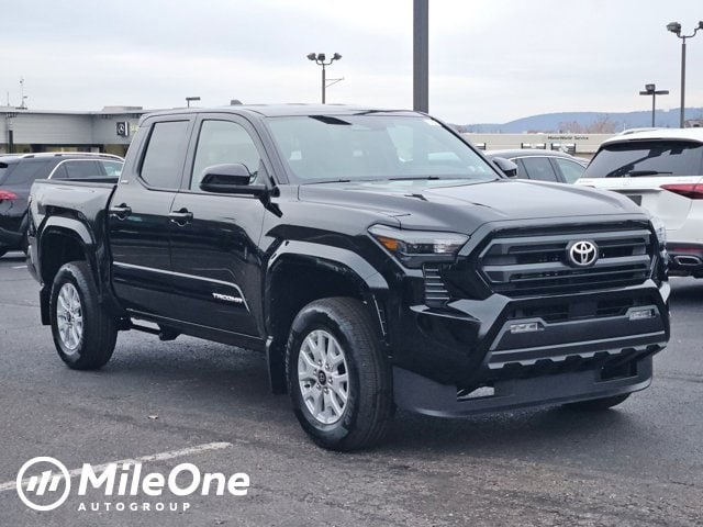 2025 Toyota Tacoma SR5's photo