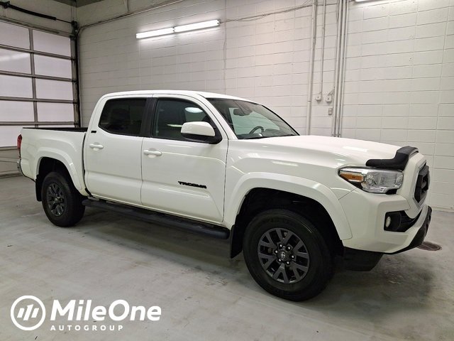 2022 Toyota Tacoma SR5's photo