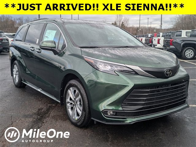 2026 Toyota Sienna XLE's photo