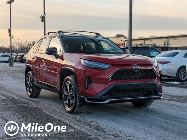 2025 Toyota RAV4 XSE's photo