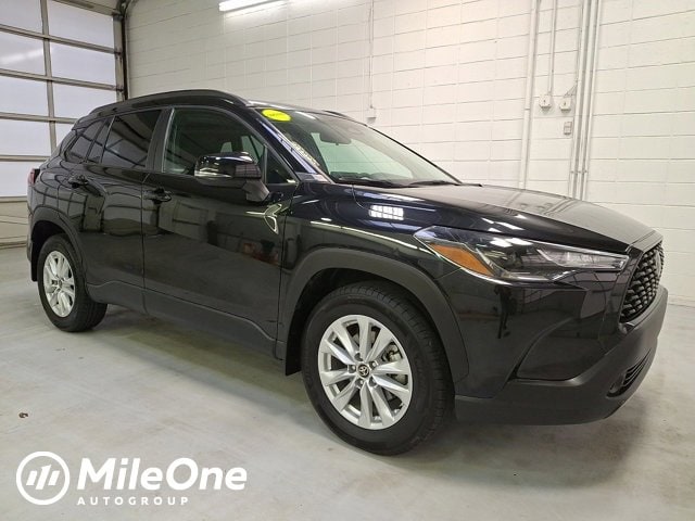 2023 Toyota Corolla Cross LE's photo