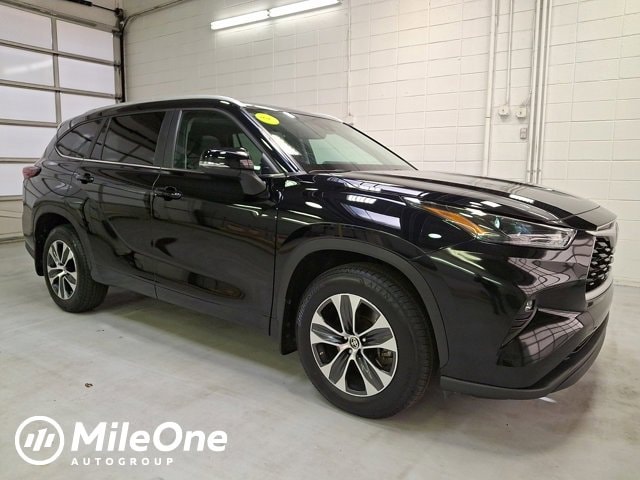 2024 Toyota Highlander XLE's photo