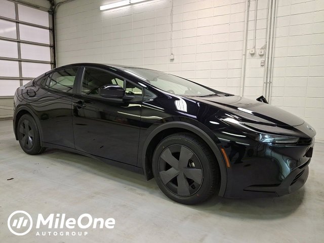 2024 Toyota Prius LE's photo