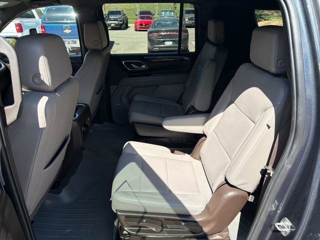 2022 Chevrolet Suburban Z71 - Photo 13