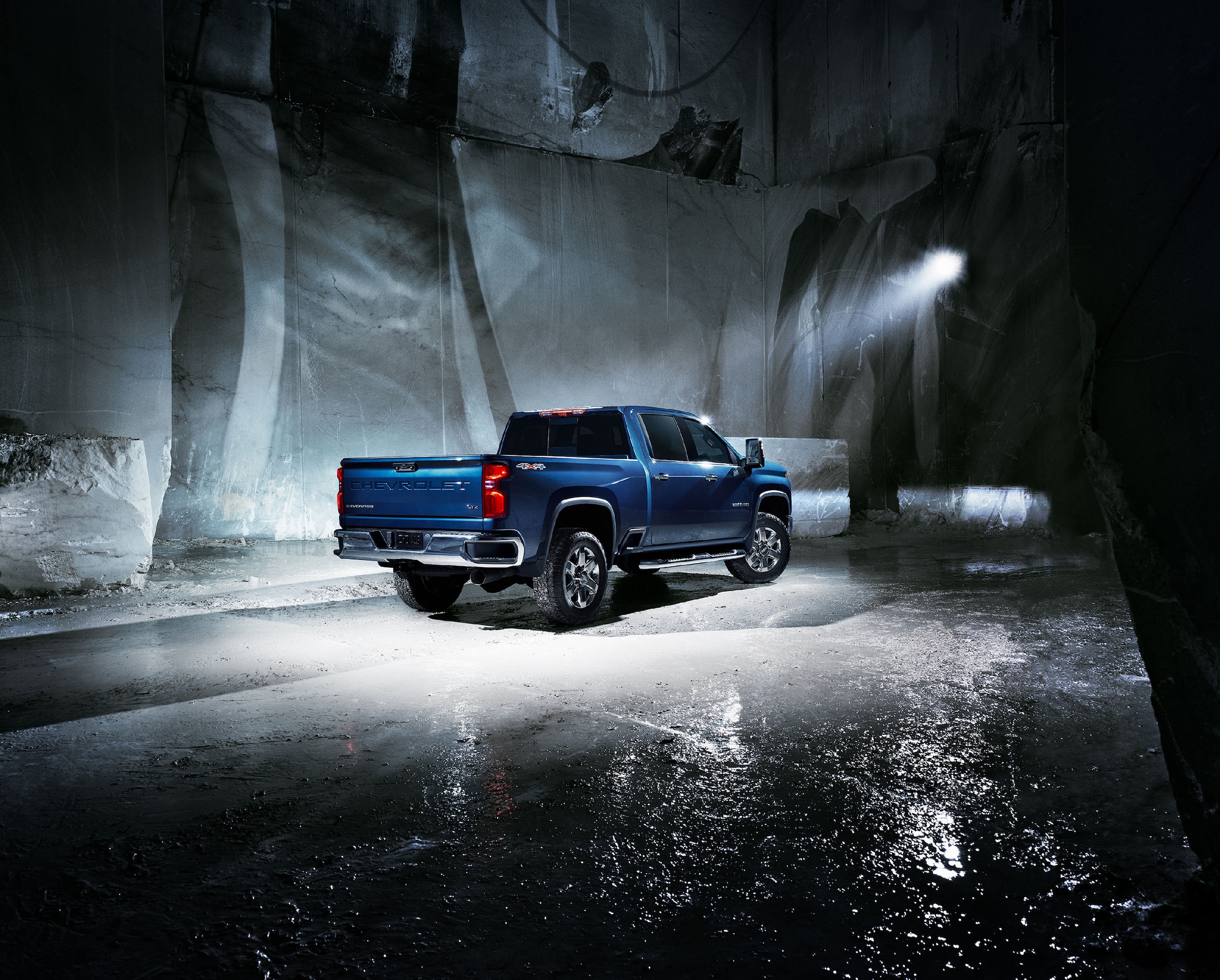 2023-Chevrolet-SIlverado2500HD-LTZ-CrewCab-StandardBed-Truck-L01-resized.jpg