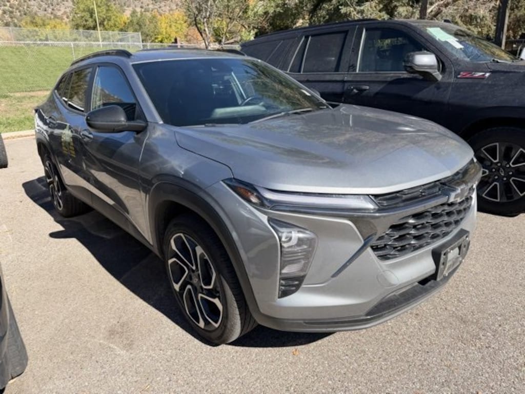 Used 2025 Chevrolet Trax 2RS SUV